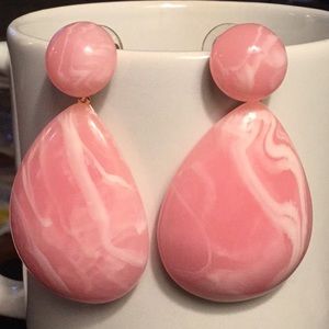 PINK MARBLED ACRYLIC DANGLING EARRINGS